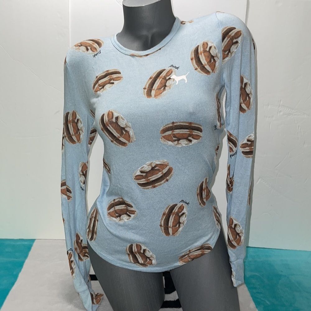 Victoria’s Secret Pink T shirt Long Sleeve Top Hot cakes.size Small. NWT